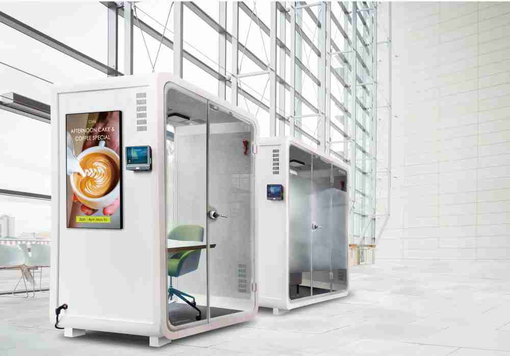 888.BY集团电子游戏子公司达擎之智慧行动办公舱，，采用PDLC智能调光玻璃设计，，，，透过通电与断电的电流切换，，，，呈现透明与雾面效果，，具节能降耗特性并兼顾隐私，，，确保信息安全