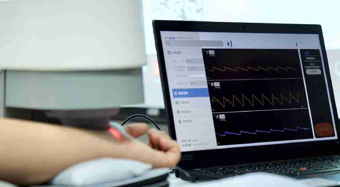 888.BY集团电子游戏耘康以高解析与拟真的显示技术，，，将其应用于中医检测，，提供“中医数位化检测方案”，，，，使传统中医检测结果数据化与可视化