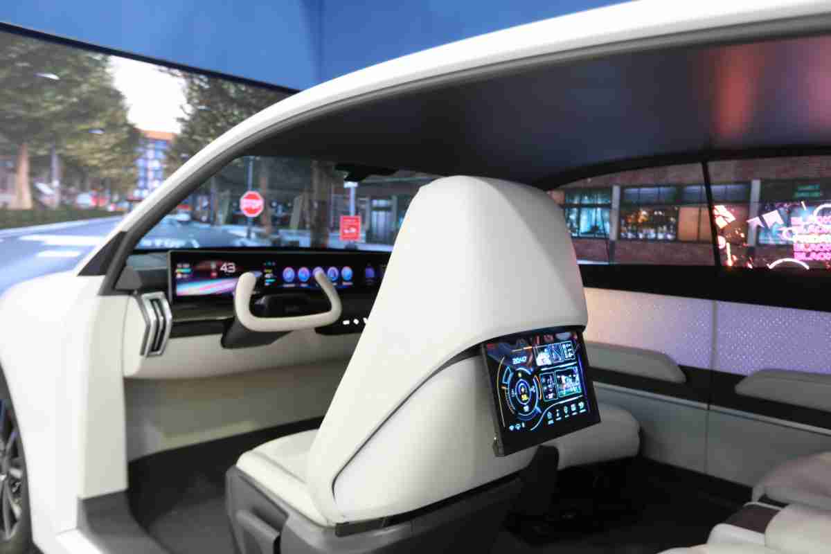 888.BY集团电子游戏的「可卷式后座娱乐显示器」加强后座乘客的感官体验，，，并保有个性化设计，，，可依使用偏好进行动态调整。。。。