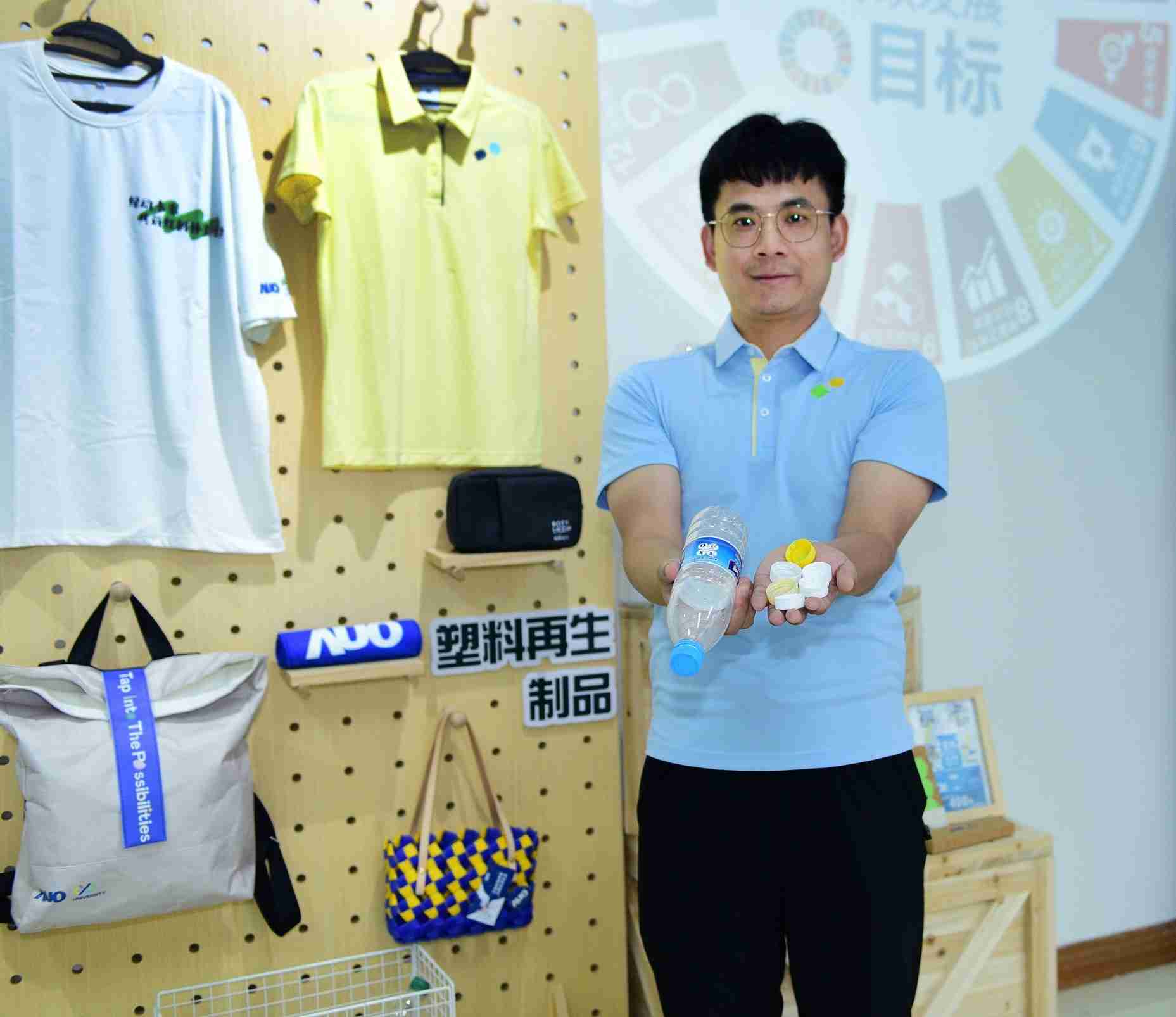 「2024智慧888.BY集团电子游戏展」永续发展馆中，，，，展示888.BY集团电子游戏厦门驱动永续发展之成果，，包含将厂内废弃物再制为实用物品，，将永续发展理念深植于员工生活日常实践